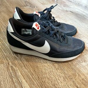 Woman’s Nike shoes 7.5